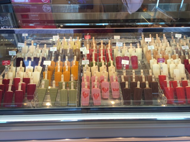 Lille is-udvalg hvor man selv vælger pynt/topping