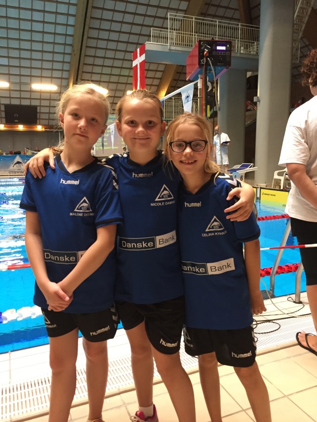 Celina og svømmeveninder